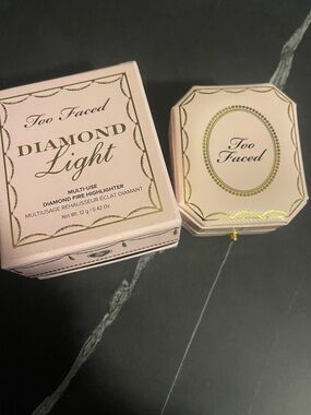Too Faced Pink & Gold Diamond Light Highlighter Compact
